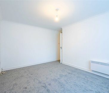 2 bed Flat for rent - Photo 2