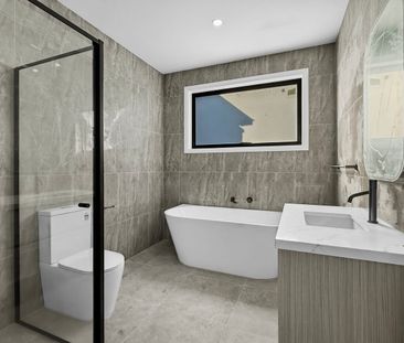 Modern Family Home in Wollert - Photo 6