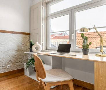 Room in a shared 10-bedroom apartment for rent in Lisbon - Photo 3