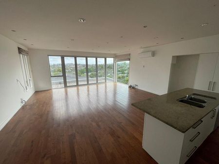 Hillcrest, 4 Bedroom Home - Photo 5