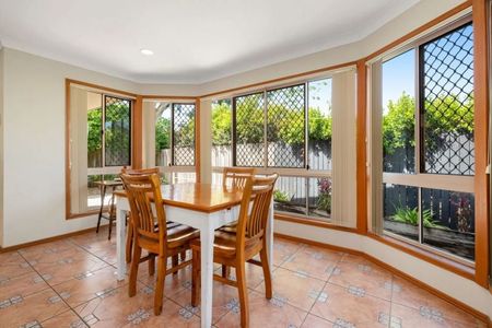 Charming 3-Bedroom Home in Quiet Gaythorne Street - Photo 4