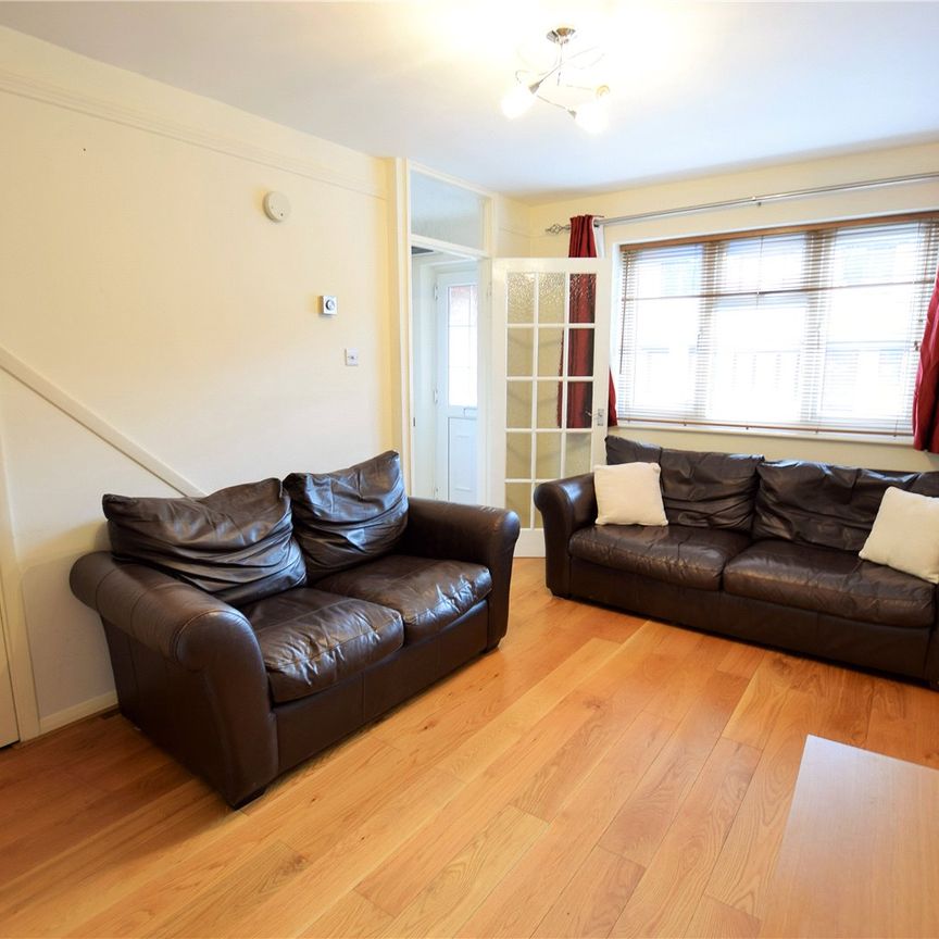 Cross Gates Close, Bracknell Cross Gates Close, Bracknell - Photo 1