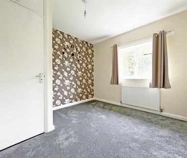 3 bedroom Semi-detached house to rent - Photo 3