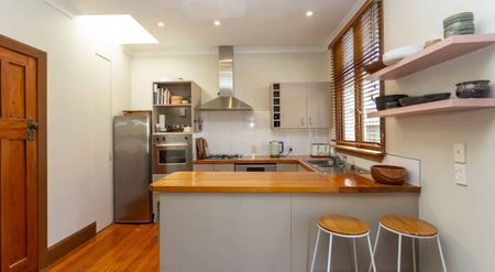 Lovely 3-bedroom character home! - Photo 4