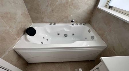 5 bedroom Home with 3 bathrooms ! - Photo 5