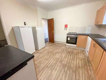 FIVE BED STUDENT HOUSE IN WINTON! - Photo 4