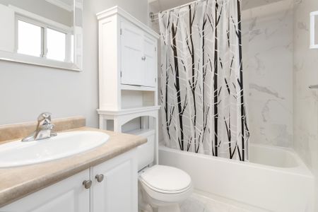 For Lease - 2466 Newcastle Crescent, Oakville, Ontario - Photo 2