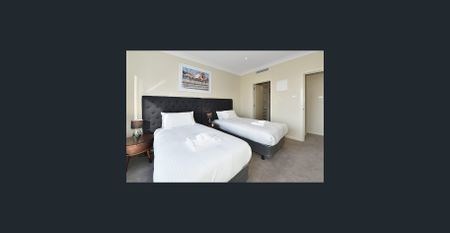 2BR Student Luxury CBD – 20th Floor Balcony, Free Tram, Heated Pool & Fully Furnished - Photo 4