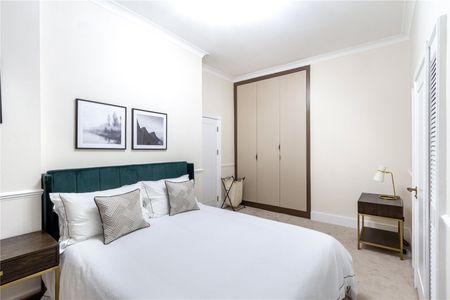 Recently Refurbished Four Bedroom Apartment in a Sought-After Portered Block, Marylebone - Photo 2