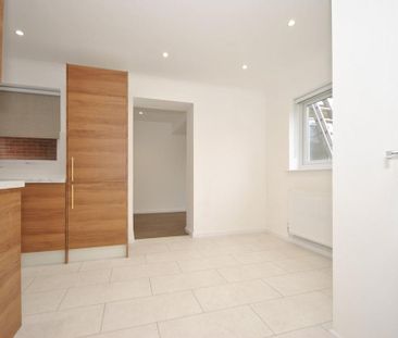 3 bedroom terraced house to rent - Photo 6