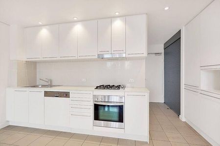 UTTERLY PRISTINE, BOUTIQUE APARTMENT - Photo 2