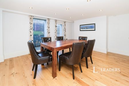 4 bedroom house to rent Percy Street, Liverpool, Merseyside, L8 - Photo 3