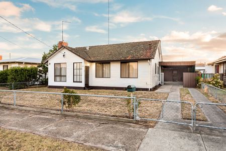 Neat & Comfortable Home in Wendouree - Photo 3