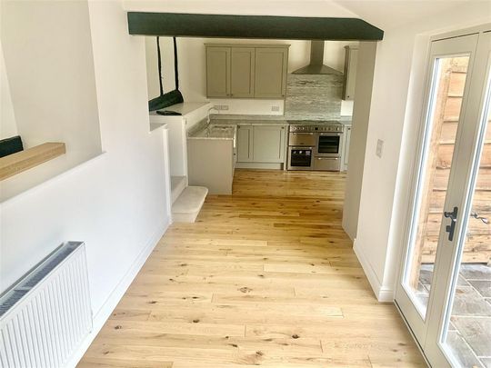 4 bedroom detached house to rent - Photo 1