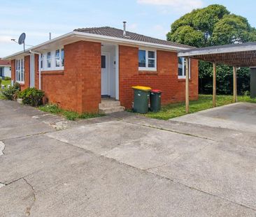 Sunny brick home in a super convenient location! - Photo 6