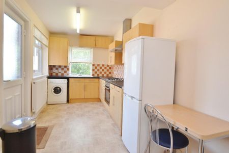 1 bedroom in a house share to rent - Photo 5