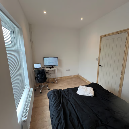 1 bedroom in a flat share to rent - Photo 3