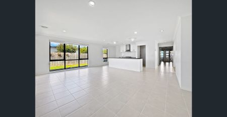 Family Home in Torquay! - Photo 5