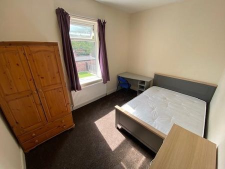 7 bedroom private hall to rent - Photo 4