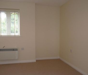 1 bedroom ground floor flat to rent - Photo 1