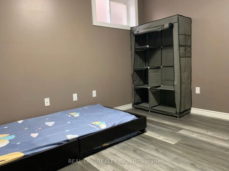 Detached Home For Lease | X8440516 - Photo 5