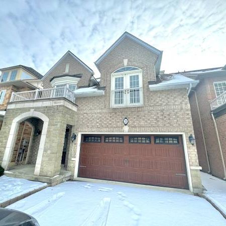 4 BED + 3 BATH DETACHED HOME - Photo 1