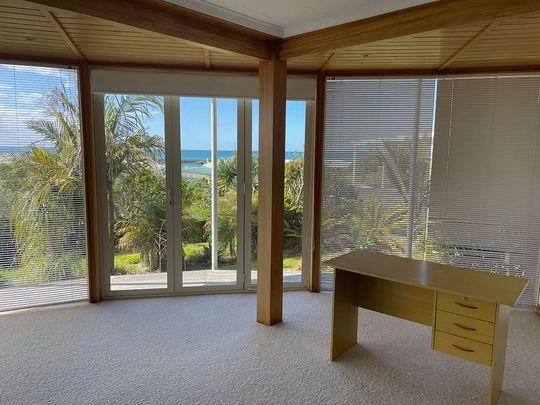 Sun filled beach home - Photo 1