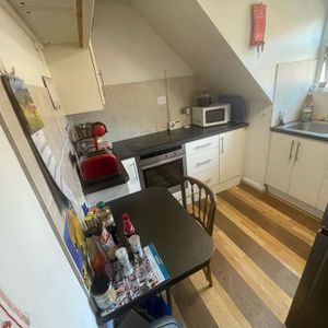 House share to rent - Photo 2