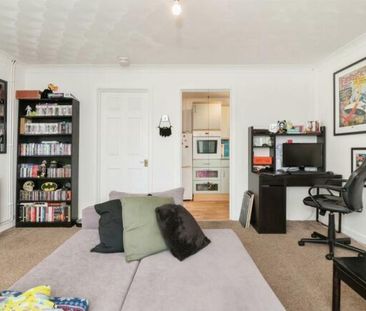 Barnfield Court, Southampton - Photo 2