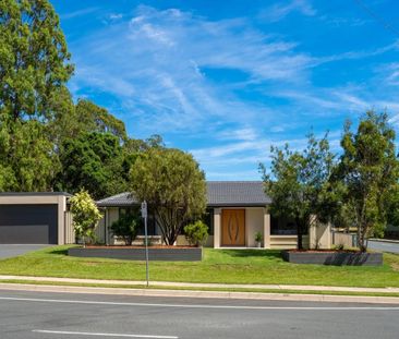 Stylish Corner-Block Home, Perfect for Entertaining - Photo 1