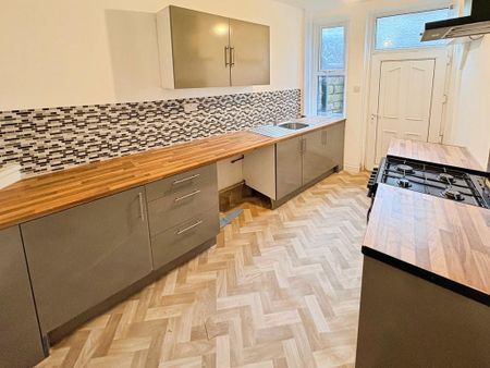 2 bedroom end of terrace house to rent - Photo 4