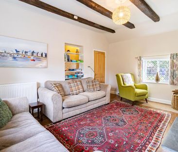 4 bedroom semi-detached house to rent - Photo 5