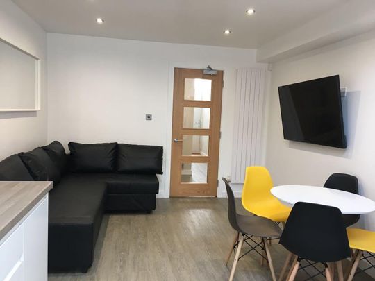 5 bedroom house to rent - Photo 1