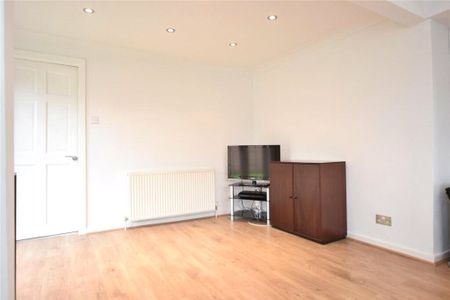 3 bedroom bungalow to rent High Ash Drive, Leeds, LS17 - Photo 3