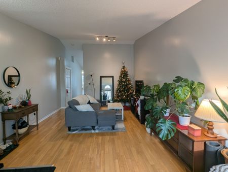 For Lease - 544 Freeman Crescent, Kingston, Ontario - Photo 2