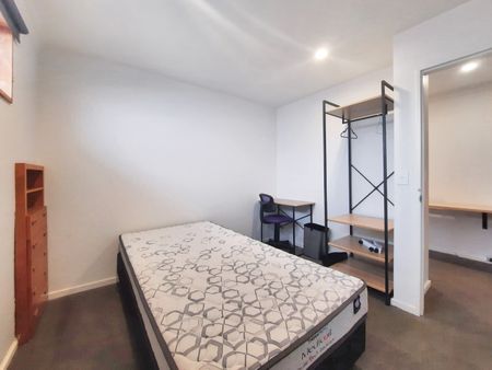 7 Beds, WiFi & Electricity Included - Photo 3