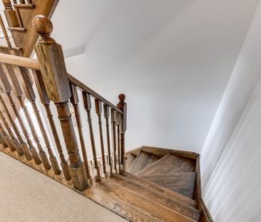 For Lease - 3056 Cascade Common Court, Oakville, Ontario - Photo 3