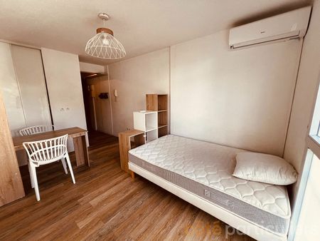 A LOUER STUDIO MEUBLE - STE CLOTILDE - Photo 2