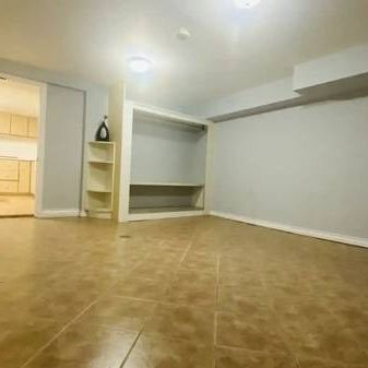 🏡 $2000 - A spacious private apartment with 1 Bed, 1 Bath & Parking - Photo 1