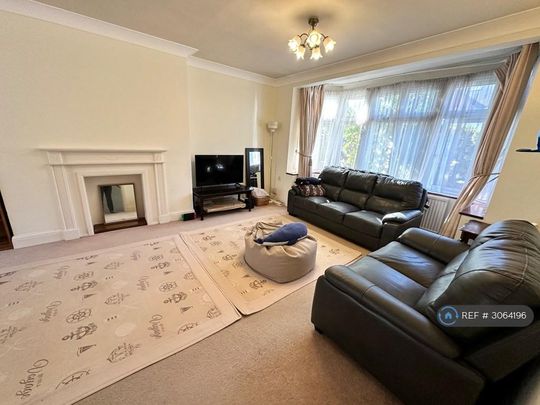 4 bedroom semi-detached house to rent - Photo 1