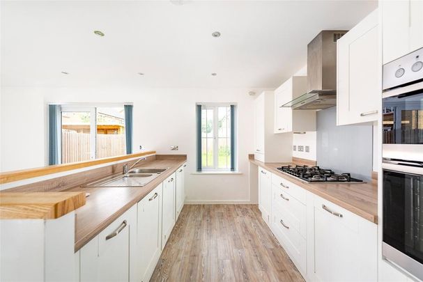 4 bedroom detached house to rent - Photo 1