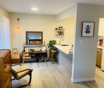 Deluxe studio with in-suite laundry – PET FRIENDLY - Photo 4