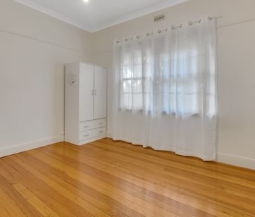 124 Christmas Street, Northcote VIC 3070 - House For Rent | Domain - Photo 2