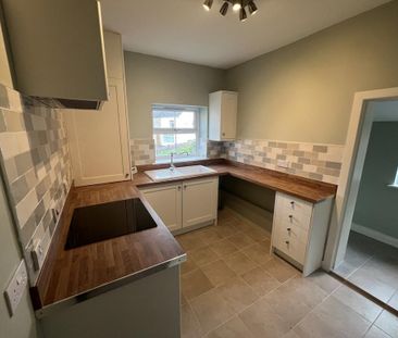 2 bedroom semi-detached house to rent - Photo 5