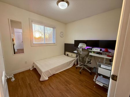 For Lease - 15 Inverhuron Trail, Oakville, Ontario - Photo 2