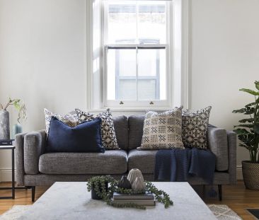 Charming and Convenient Two Bedroom Stone Cottage Close to the City - Photo 5