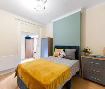 🌺 5 MINS TO TURNPIKE LANE - ALL BILLS & CLEANER 🌺 Room 1 - Photo 4