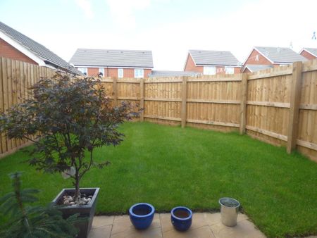 3 bedroom semi-detached house to rent - Photo 5