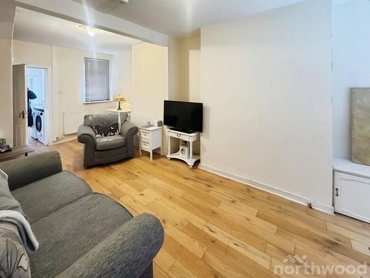 2 bedroom end of terrace house to rent - Photo 1