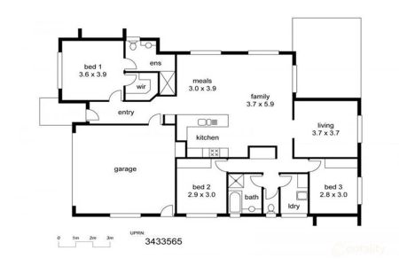 Well-Maintained Family Home on a Generous Block in Quiet Kelso Circuit - Photo 3